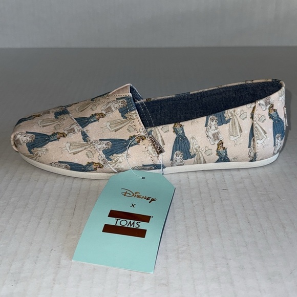 NWT TOMS X Disney Limited Edition Sleeping Beauty Slip On Shoes - Picture 3 of 11